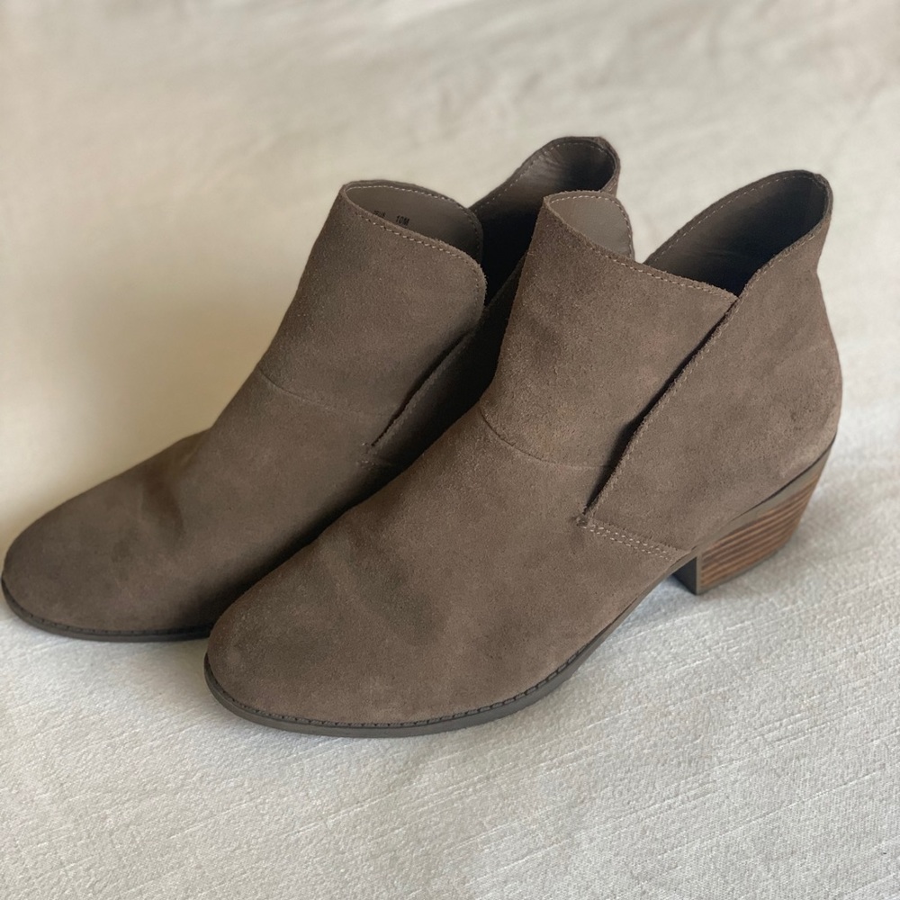 Me Too Brown Booties, Size $10